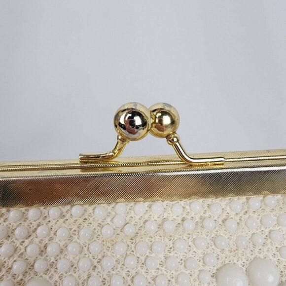 Vintage Hong Kong White Beaded Kiss Close Purse - Picture 8 of 10